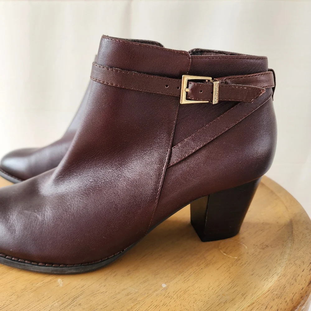 Vionic Upton Brown Ankle Boots